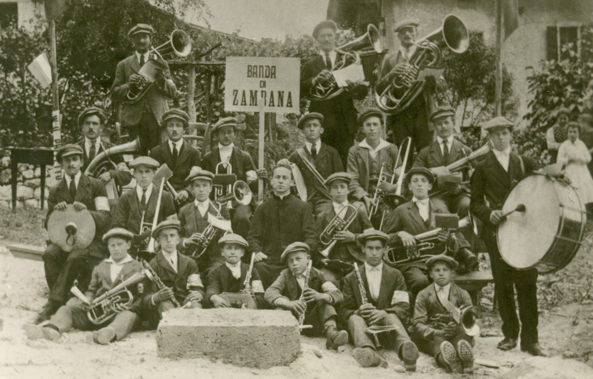 La Banda di Zambana in una fotografia storica del 1923